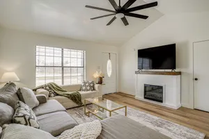 Image of 7 Mi to Lake Bridgeport: Home w/ Yard & Grill!