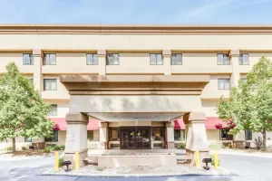 Image of Baymont by Wyndham Kalamazoo West
