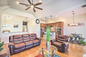 Image of Pet-Friendly Houston Home - 3 Mi to NRG Stadium!