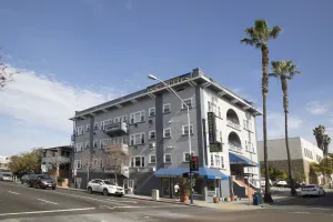 Image of Harborview Inn & Suites-Convention Center-Airport-Gaslamp-Seaworld-Zoo-Balboa Park