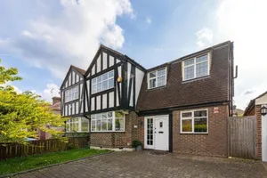 Image of Tranquil and Lovely 5 bed house in Barnet