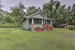 Image of Renovated Home with Screened-In Patio on Hwy 90!