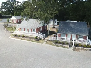 Image of Early American Motel