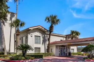Image of Studio 6 Baytown, Tx - Garth Road