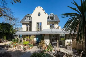 Image of Captivating 7-bed House in Bristol