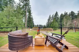 Image of 2 Mi to Warm Beach: Family Gem w/ Views