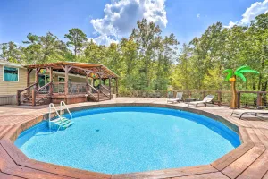 Image of Pet-Friendly Home with Pool in Broken Bow!