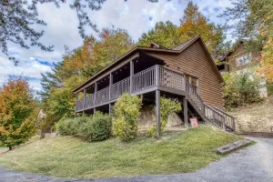 Image of ER26 - Sasquatch Inn - Great Location! Close To Town Resort Pool! cabin