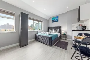 Image of Cozy Serviced Room in Feltham Heathrow London Tw13
