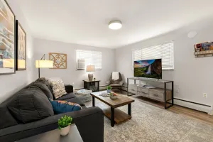 Image of Stunning Downtown Condo - 5 min walk to Old Town!
