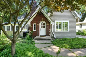 Image of Charming Manville Heights Cottage Retreat 3 Bedroom Home