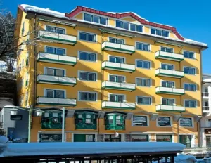 Image of Spacious Apartment With Mountain View