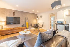 Image of Merchant City Glasgow Green Apartment With Parking