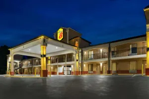 Image of Super 8 by Wyndham Pearl/Jackson/East