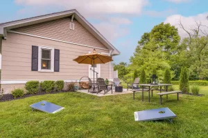 Image of Country Home Near EIU and Lake Charleston!