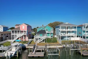 Image of Anster / 144 Tuna Drive 3 Bedroom Home by RedAwning