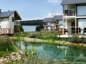 Image of Comfortable Villa With Stove, Located in a Lake Area