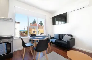 Image of Lovely Beachside Largs Bay unit - free wine