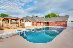 Image of 9 Mi to Lake Texoma: Calera Escape w/ Gazebo!