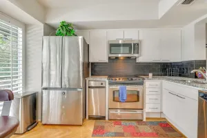 Image of 12 Mi to Downtown Dallas: Irving Condo w/ Balcony