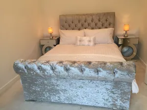 Image of Weybridge Home