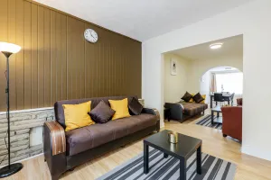 Image of Beautiful 2-Bed House in quiet cul-de-sac