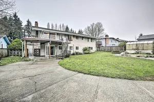 Image of Spacious Kent Home ~ 17 Mi to Dtwn Seattle!
