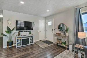 Image of Updated Townhome Near Airport and Shopping!