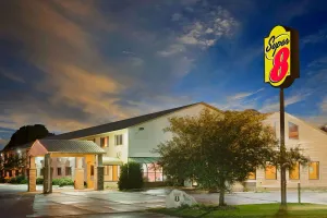Image of Super 8 by Wyndham Iowa Falls