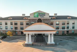 Image of Holiday Inn Express Hotel and Suites Saint Robert by IHG