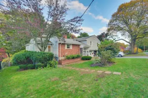 Image of Train to Boston! Cozy Apartment in Winchester