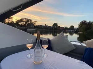 Image of Romantic 3Beds Yacht Escape on Thames