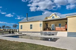 Image of Pool, Hot Tub & Game Room: Schulenburg Retreat