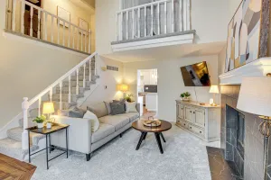 Image of 8 Mi to Dtwn Overland Park: Townhome w/ Yard!