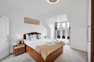 Image of 3 Bedroom and 2 Bathroom House with Balcony & Parking