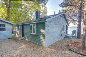 Image of Quiet Plymouth Cottage on Great South Pond!
