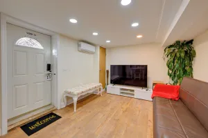 Image of Lovely Elmont Apartment - Walk to Bus Stop!