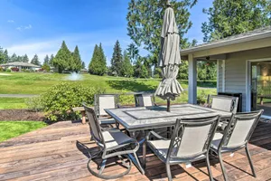 Image of Spacious Family Home on Golf Course: Hike & Bike!