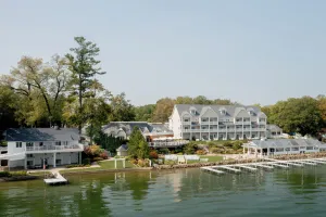 Image of Bay Pointe Inn