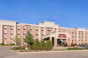 Image of Hampton Inn & Suites West Bend