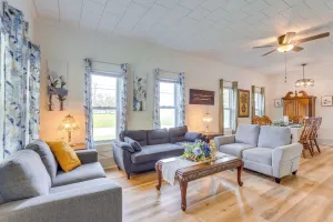 Image of Half-mi to Dtwn Lufkin: Charming & Spacious Home!