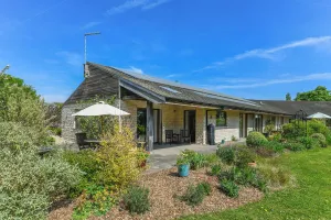 Image of Waxwings Retreat