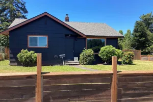Image of 3 Mi to Emerald Downs: Pet-friendly Home