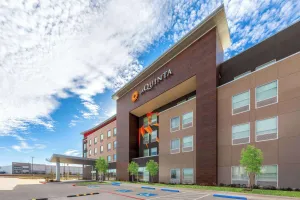 Image of La Quinta Inn & Suites by Wyndham DeSoto