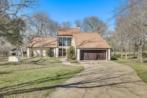Image of Hot Tub, Deck & Grill: Brookshire Gem Near Venues