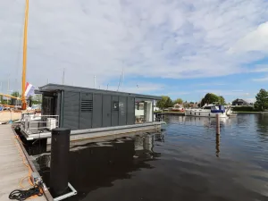 Image of Spend the Night on the Water in Lemmer