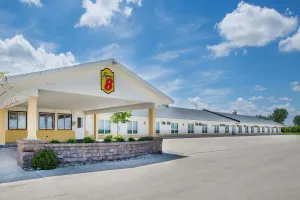 Image of Super 8 by Wyndham Williams