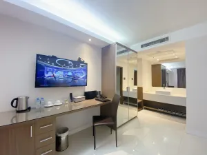 Image of The Luxe Hotel