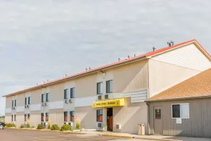 Image of Super 8 by Wyndham Luverne