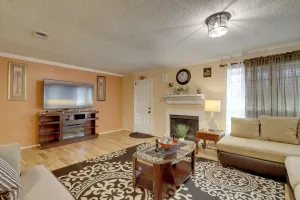 Image of Houston Townhome 4 Mi to Airport: Central Location
